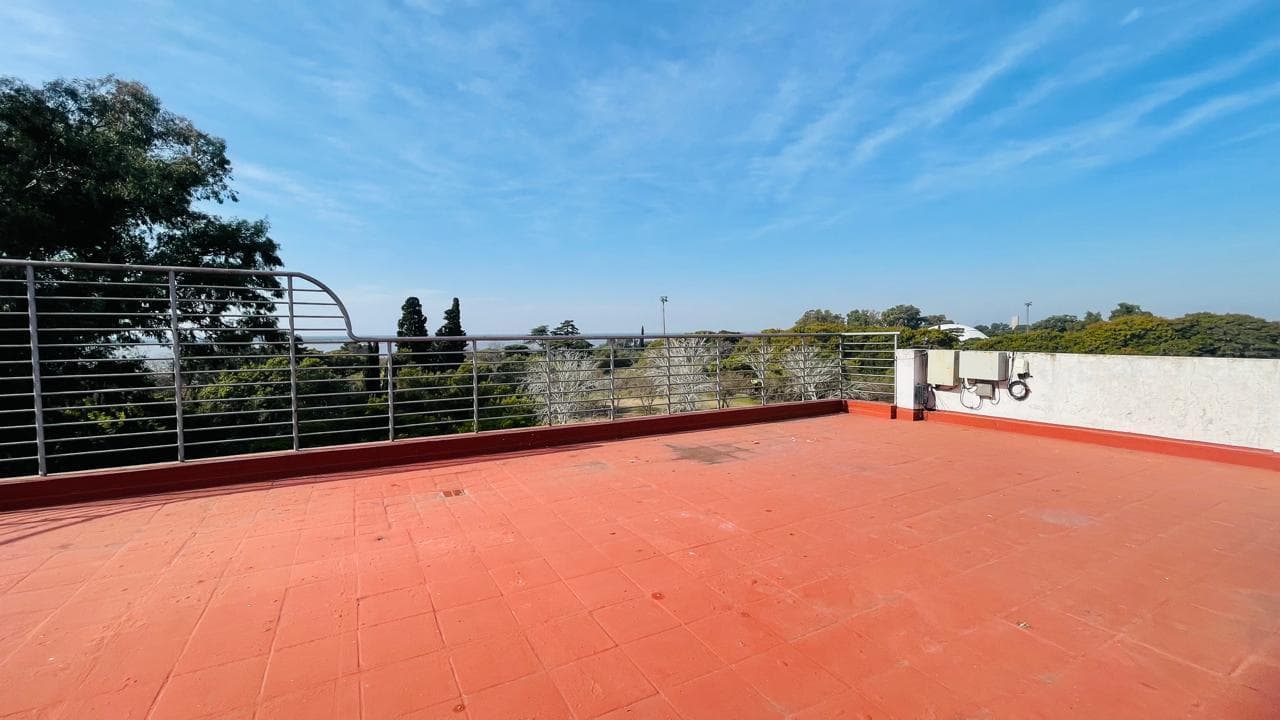 For Sale: 3-Bedroom Apartment with Garage in the Martin Neighborhood