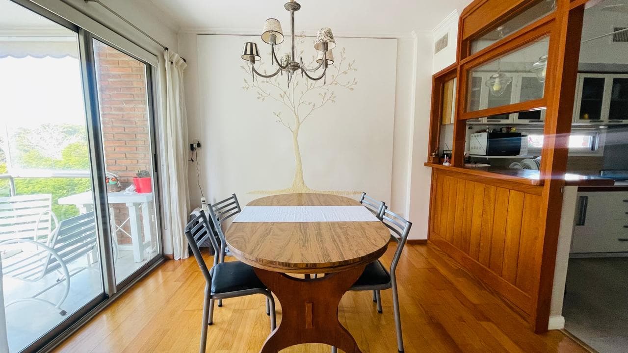 For Sale: 3-Bedroom Apartment with Garage in the Martin Neighborhood