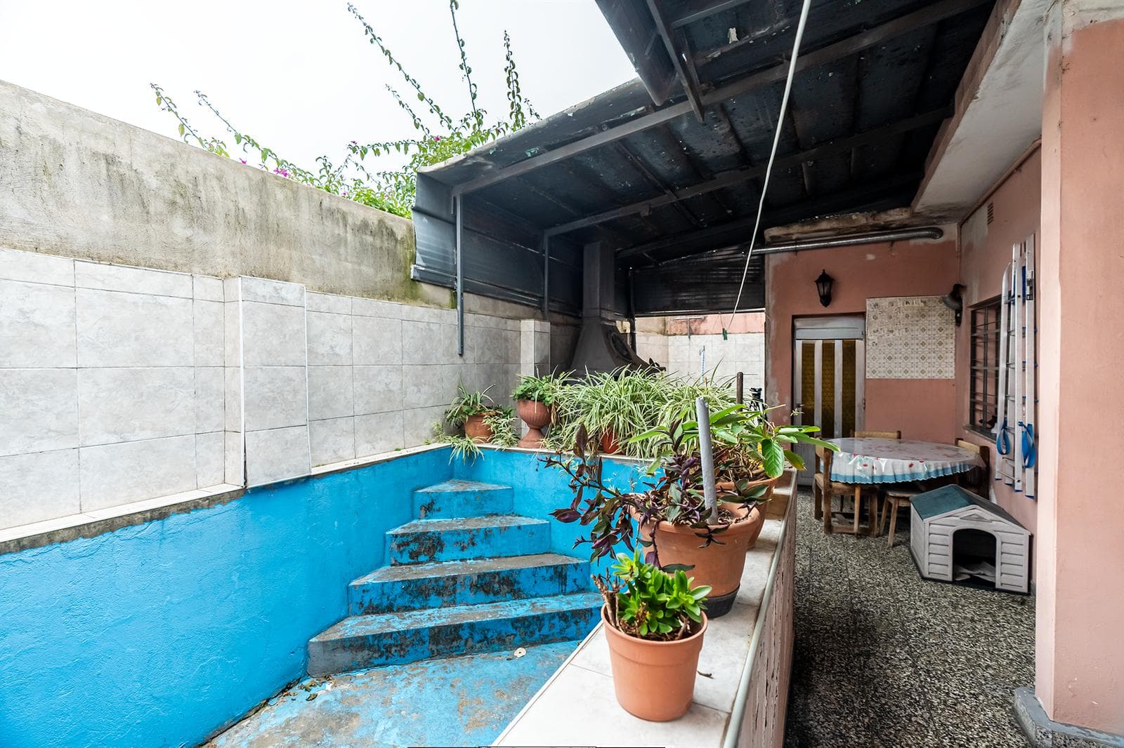 HOUSE FOR SALE IN REMEDIOS DE ESCALADA