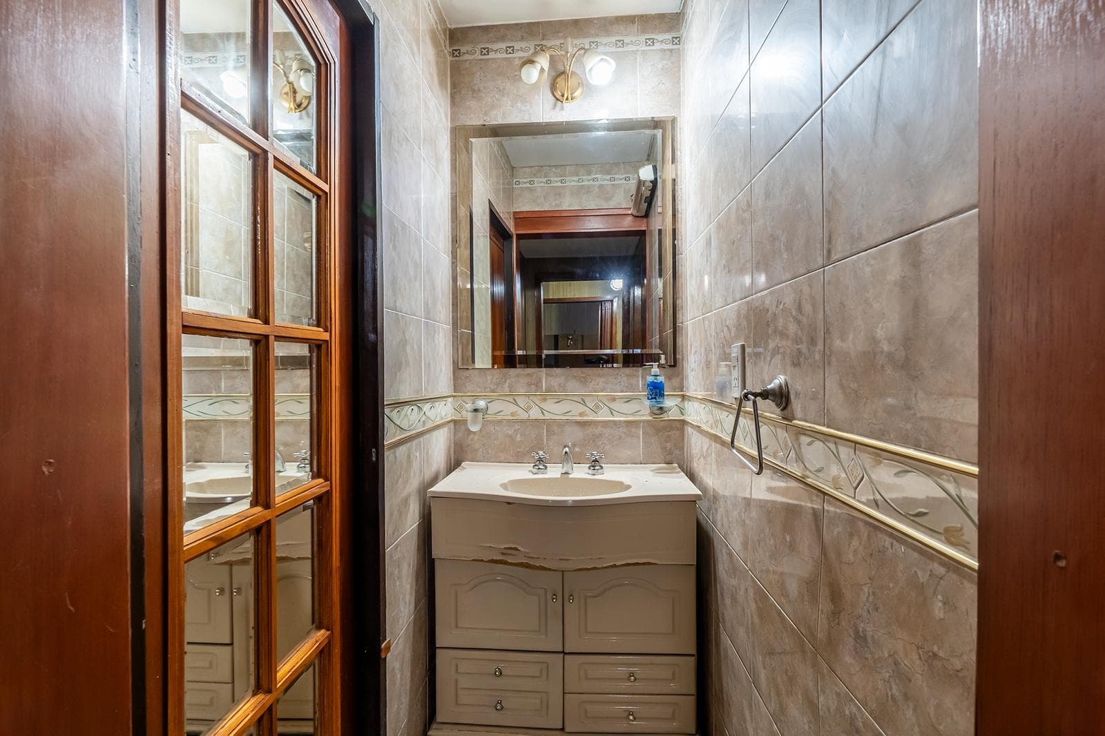 HOUSE FOR SALE IN REMEDIOS DE ESCALADA