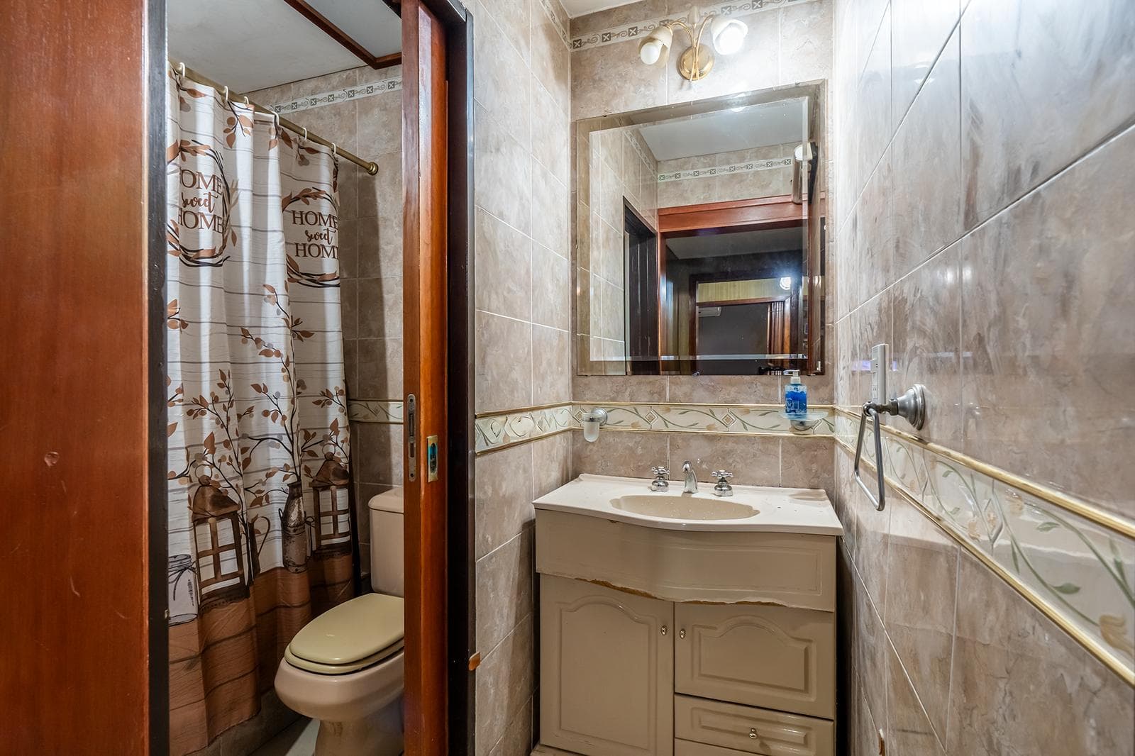 HOUSE FOR SALE IN REMEDIOS DE ESCALADA