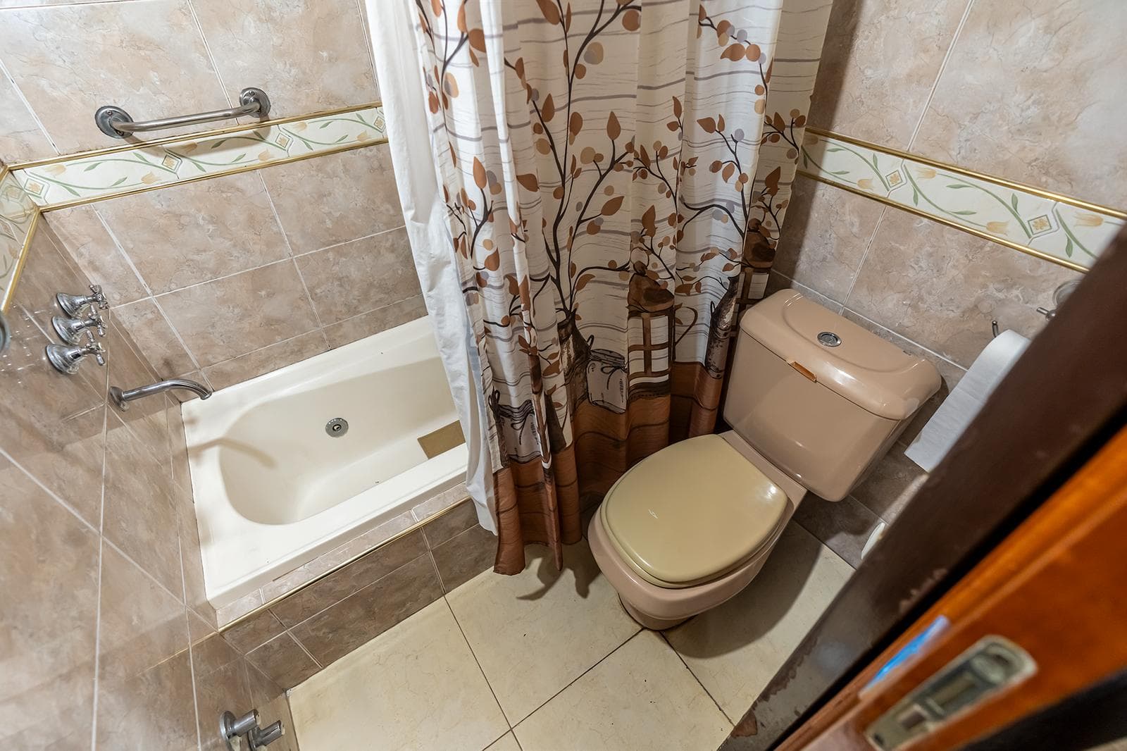 HOUSE FOR SALE IN REMEDIOS DE ESCALADA