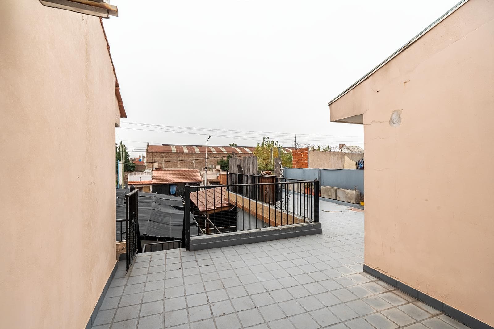 HOUSE FOR SALE IN REMEDIOS DE ESCALADA