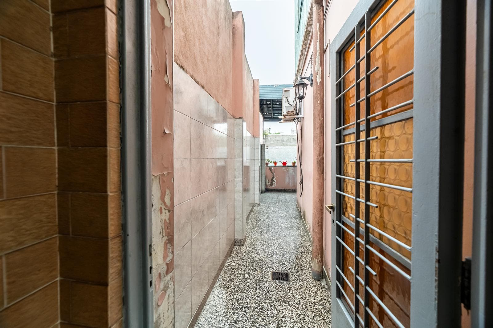 HOUSE FOR SALE IN REMEDIOS DE ESCALADA