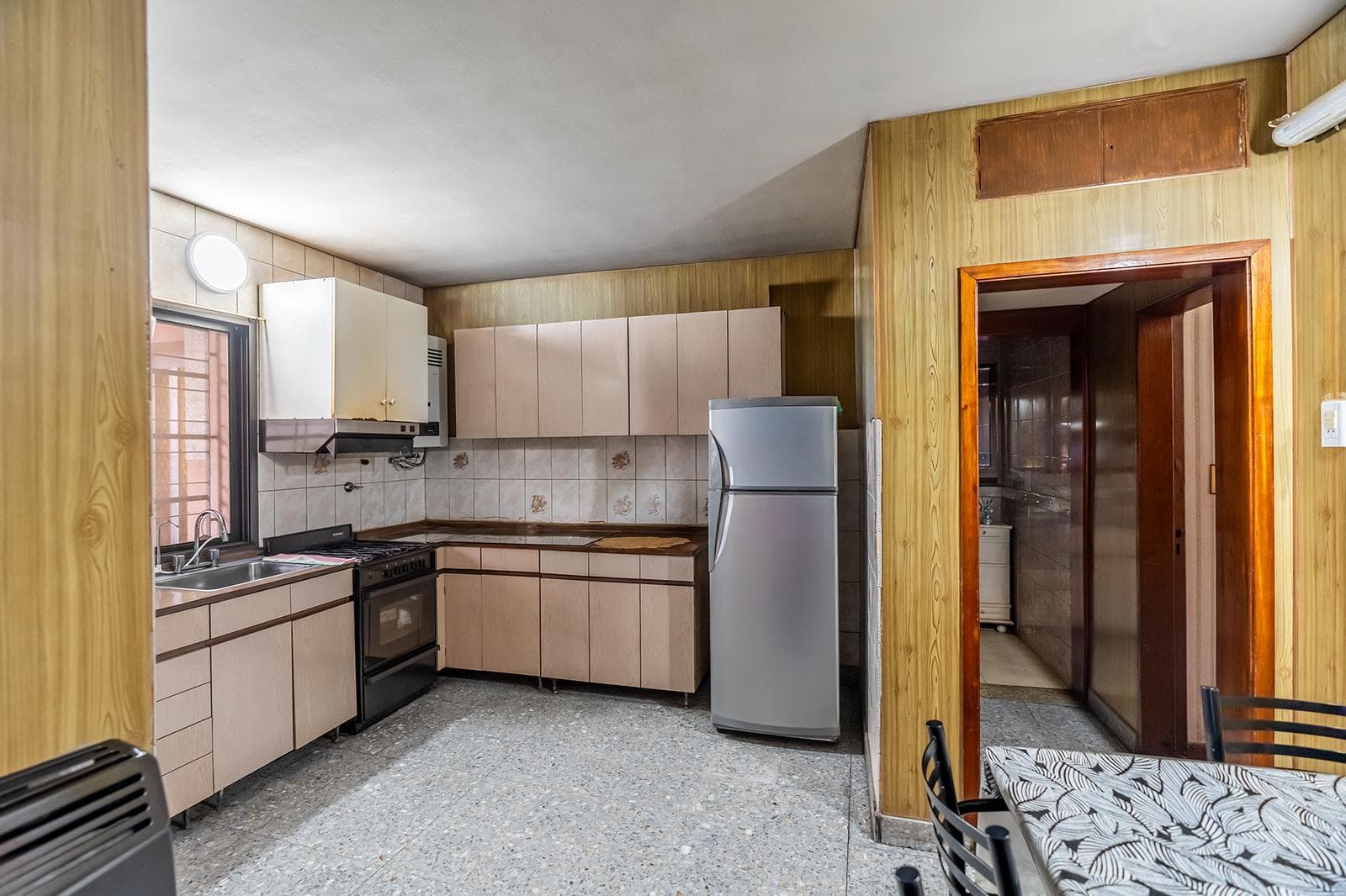 HOUSE FOR SALE IN REMEDIOS DE ESCALADA