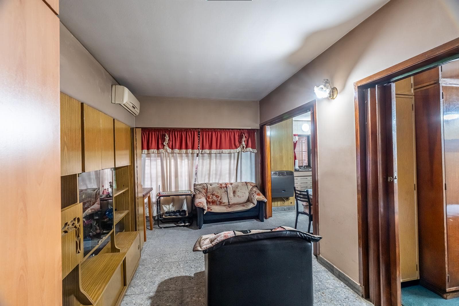 HOUSE FOR SALE IN REMEDIOS DE ESCALADA