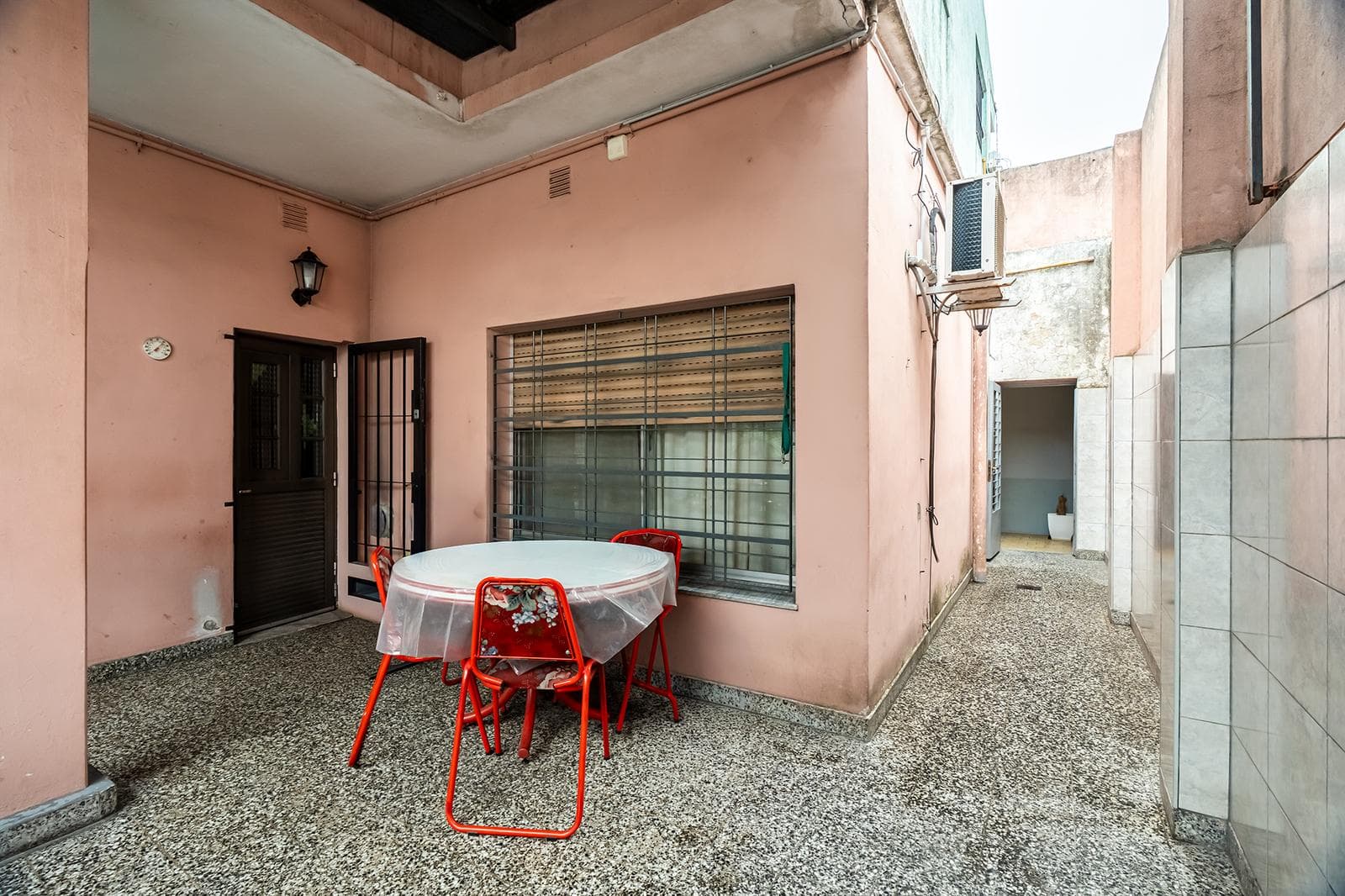 HOUSE FOR SALE IN REMEDIOS DE ESCALADA