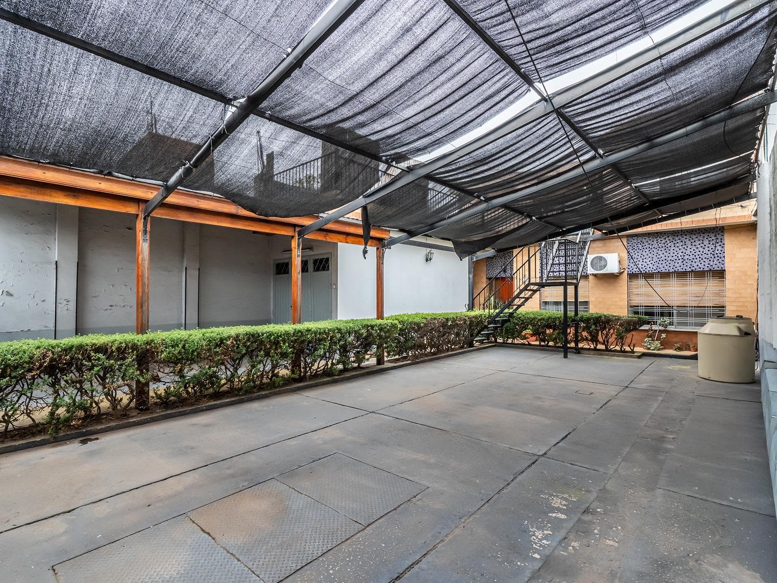 HOUSE FOR SALE IN REMEDIOS DE ESCALADA