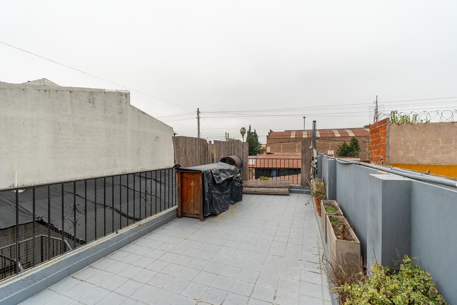 HOUSE FOR SALE IN REMEDIOS DE ESCALADA