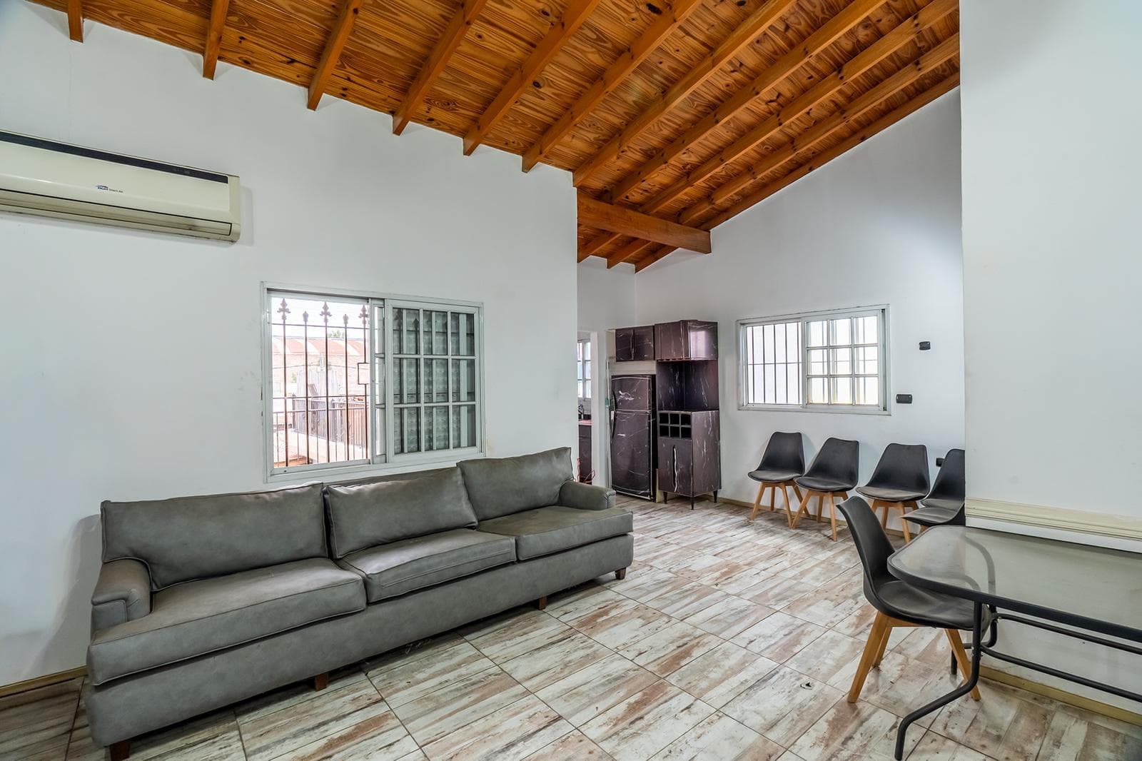 HOUSE FOR SALE IN REMEDIOS DE ESCALADA