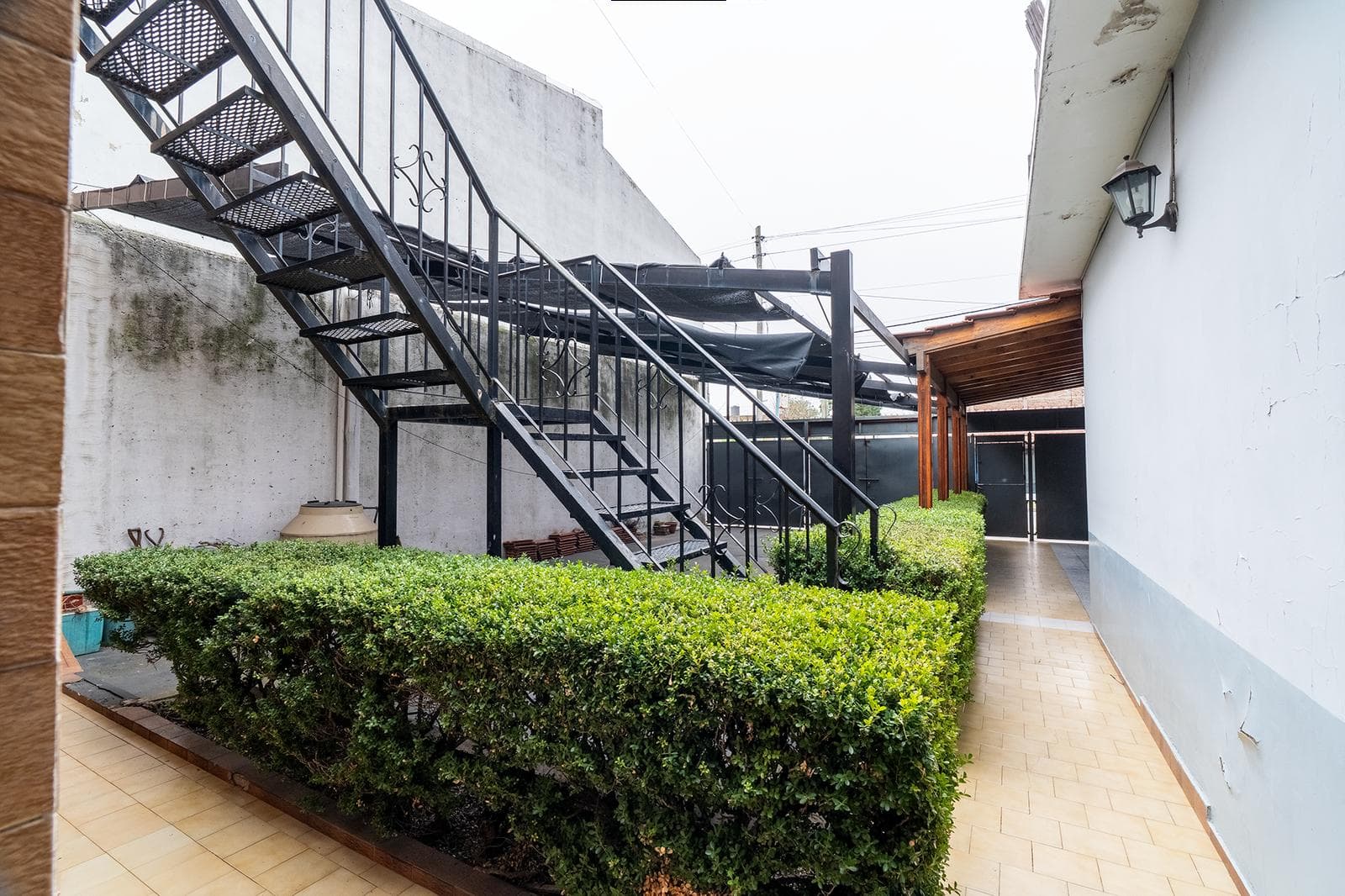 HOUSE FOR SALE IN REMEDIOS DE ESCALADA