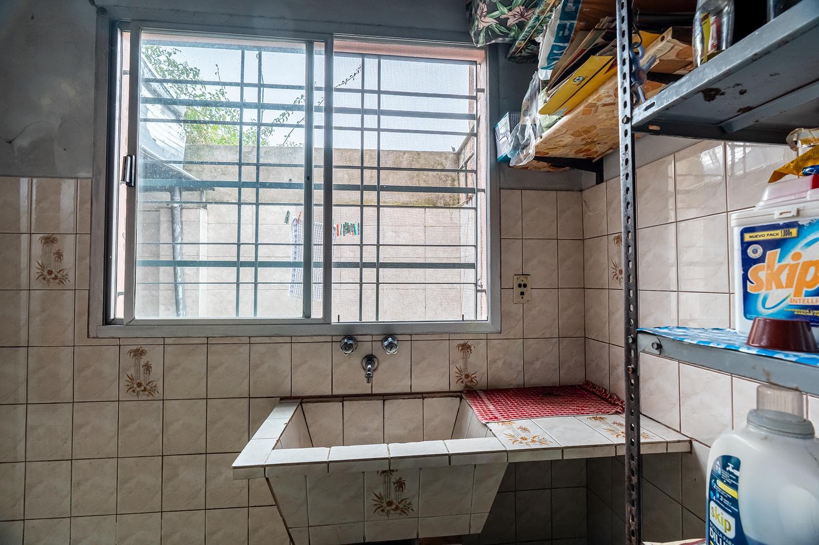 HOUSE FOR SALE IN REMEDIOS DE ESCALADA