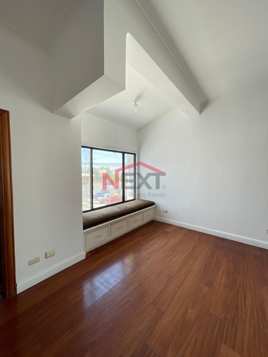 HOUSE FOR SALE IN THE CUARTEL PITIC NEIGHBORHOOD