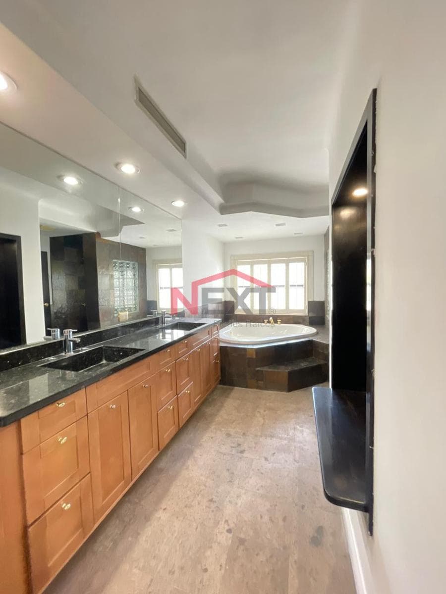 HOUSE FOR SALE IN THE CUARTEL PITIC NEIGHBORHOOD