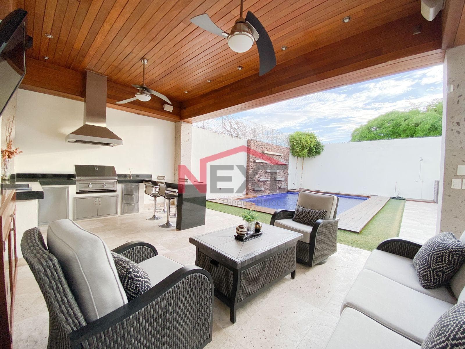 HOUSE FOR SALE IN LORETO RESIDENCIAL