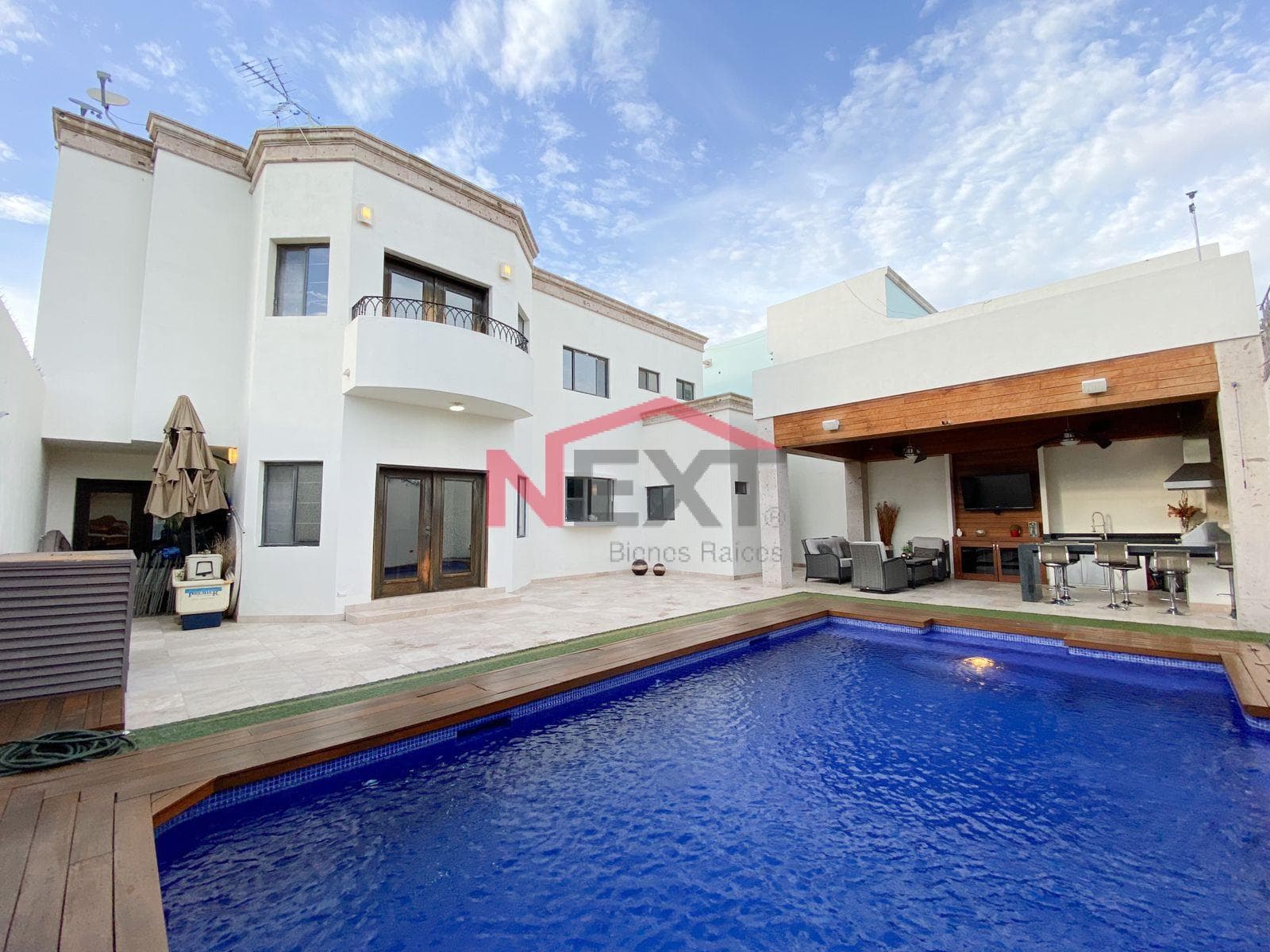 HOUSE FOR SALE IN LORETO RESIDENCIAL