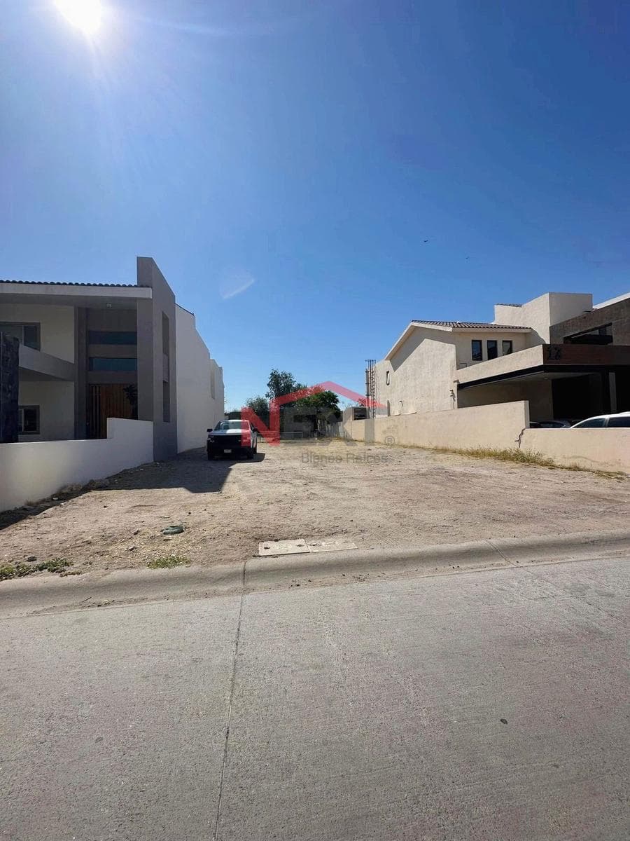 LAND FOR SALE IN THE LOS LAGOS RESIDENTIAL COMMUNITY