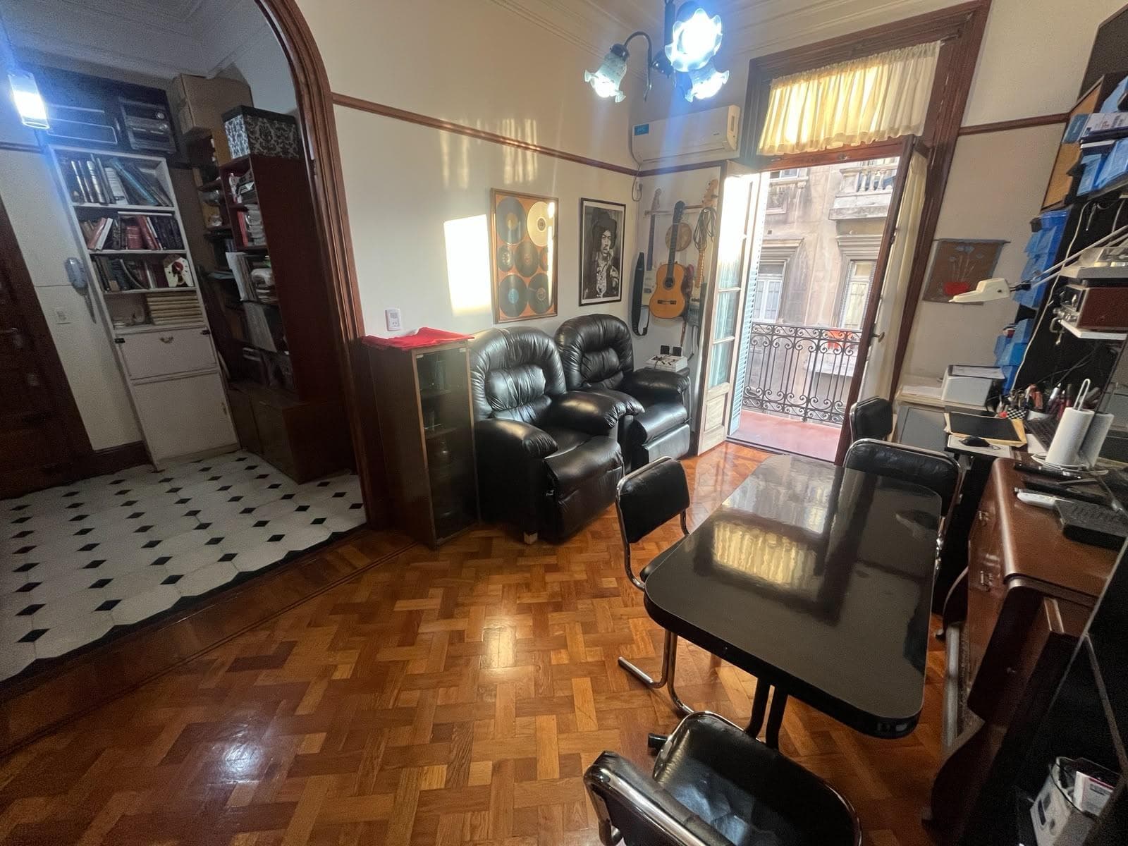 Departamento 3 Ambientes Venta - Semipiso al Frente en Balvanera - Dependencia - Apto Crédito