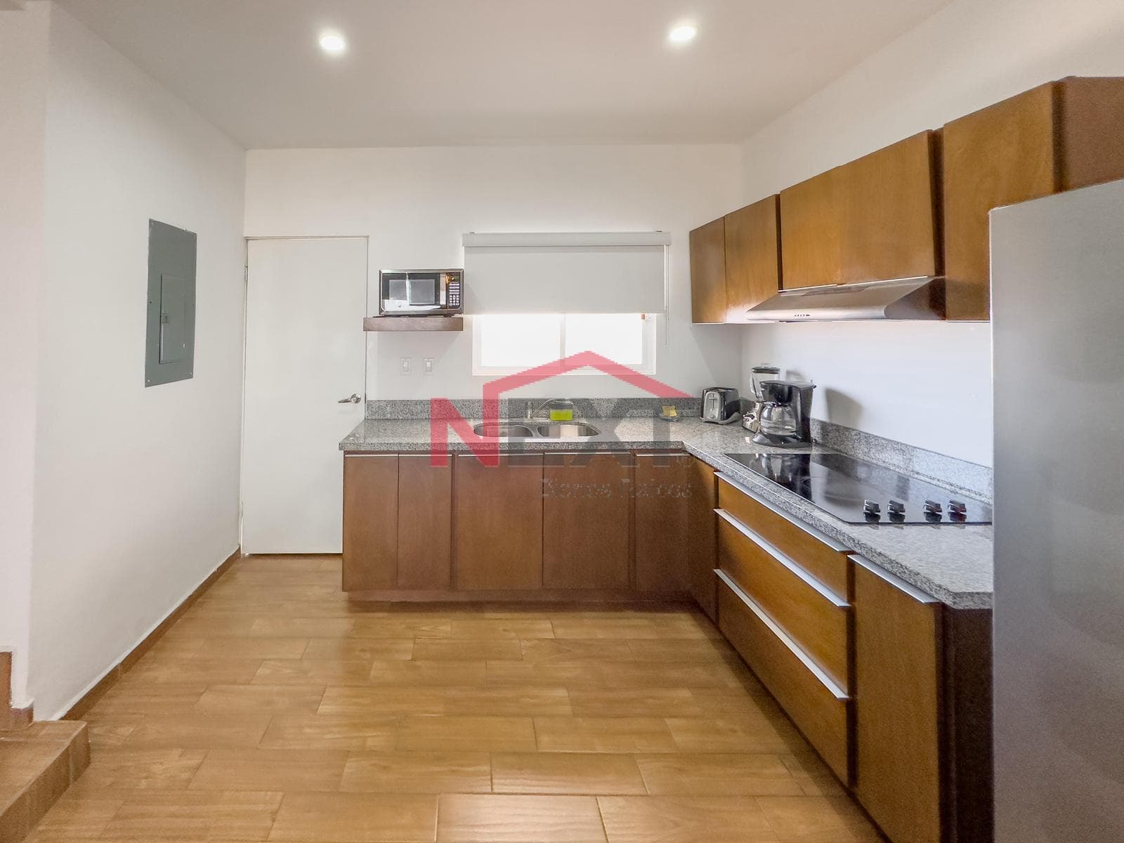 COMPLEX WITH SEVEN APARTMENTS FOR SALE