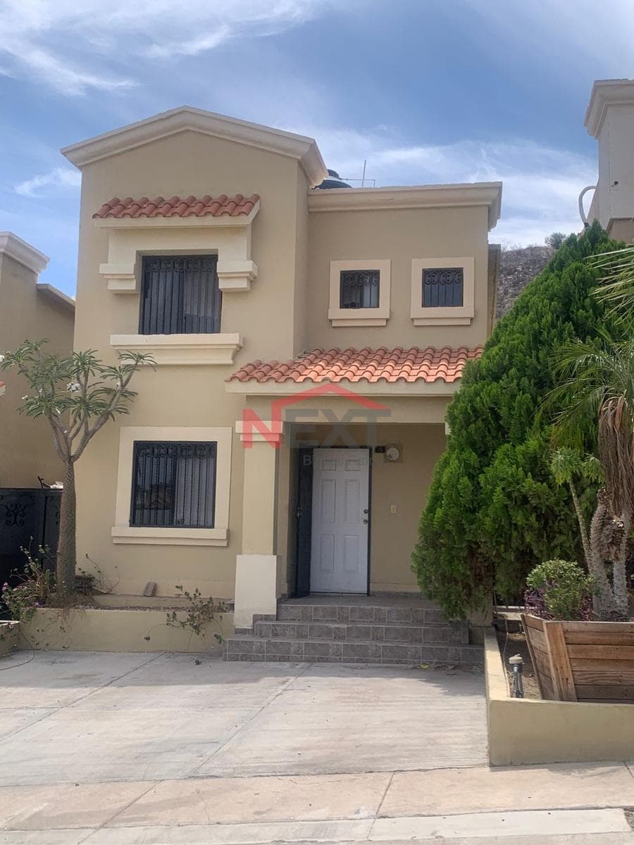 HOUSE FOR SALE IN LOS ENCINOS II NEIGHBORHOOD