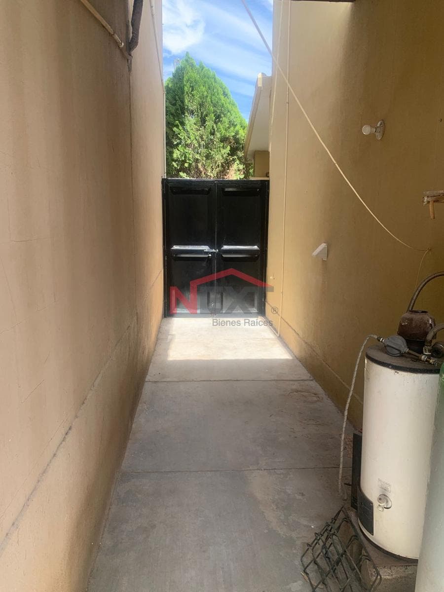 HOUSE FOR SALE IN LOS ENCINOS II NEIGHBORHOOD