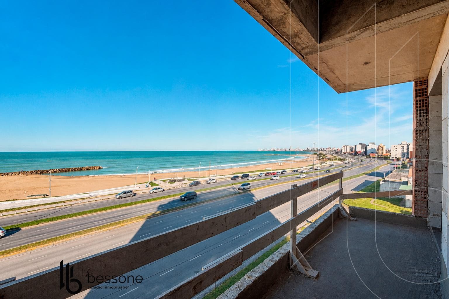 OCEAN-VIEW APARTMENT IN POZO, MAR DEL PLATA