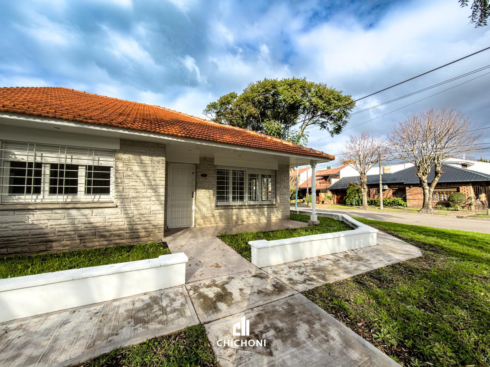 For Sale - 4-Room House, Fully Renovated - Patio with Grill - Garage and Treadmill - Luro Park
