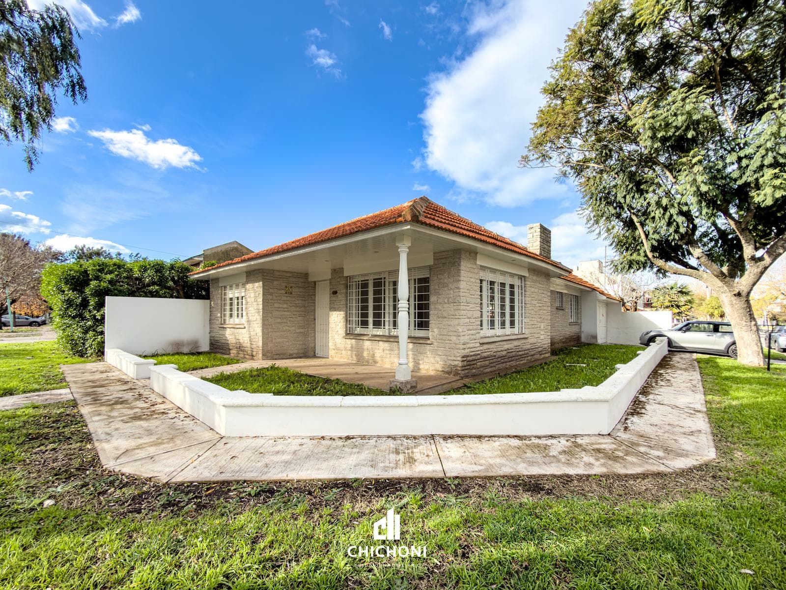 For Sale - 4-Room House, Fully Renovated - Patio with Grill - Garage and Treadmill - Luro Park