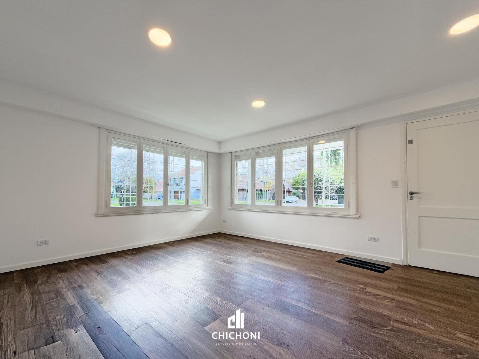 For Sale - 4-Room House, Fully Renovated - Patio with Grill - Garage and Treadmill - Luro Park