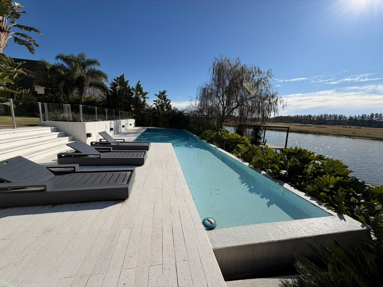 House for sale with 4 suites in Nordelta Golf, overlooking the lagoon and the golf course