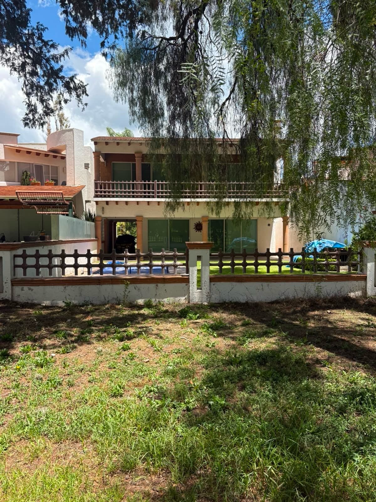 HOUSE FOR SALE AT THE TEQUISQUIAPAN GOLF CLUB, NEXT TO THE FAIRWAY