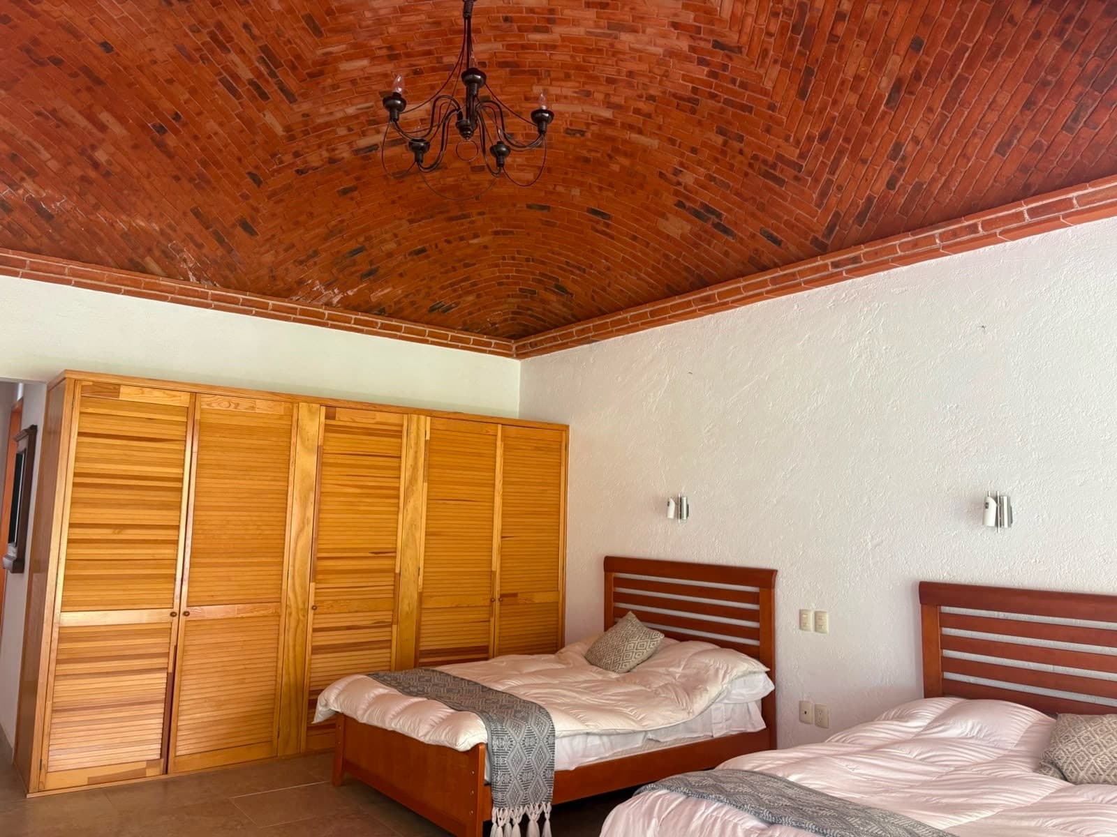 HOUSE FOR SALE AT THE TEQUISQUIAPAN GOLF CLUB, NEXT TO THE FAIRWAY