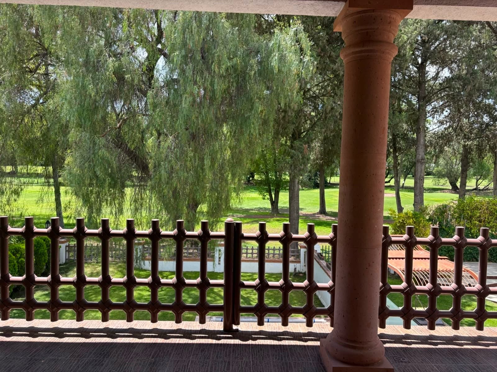 HOUSE FOR SALE AT THE TEQUISQUIAPAN GOLF CLUB, NEXT TO THE FAIRWAY