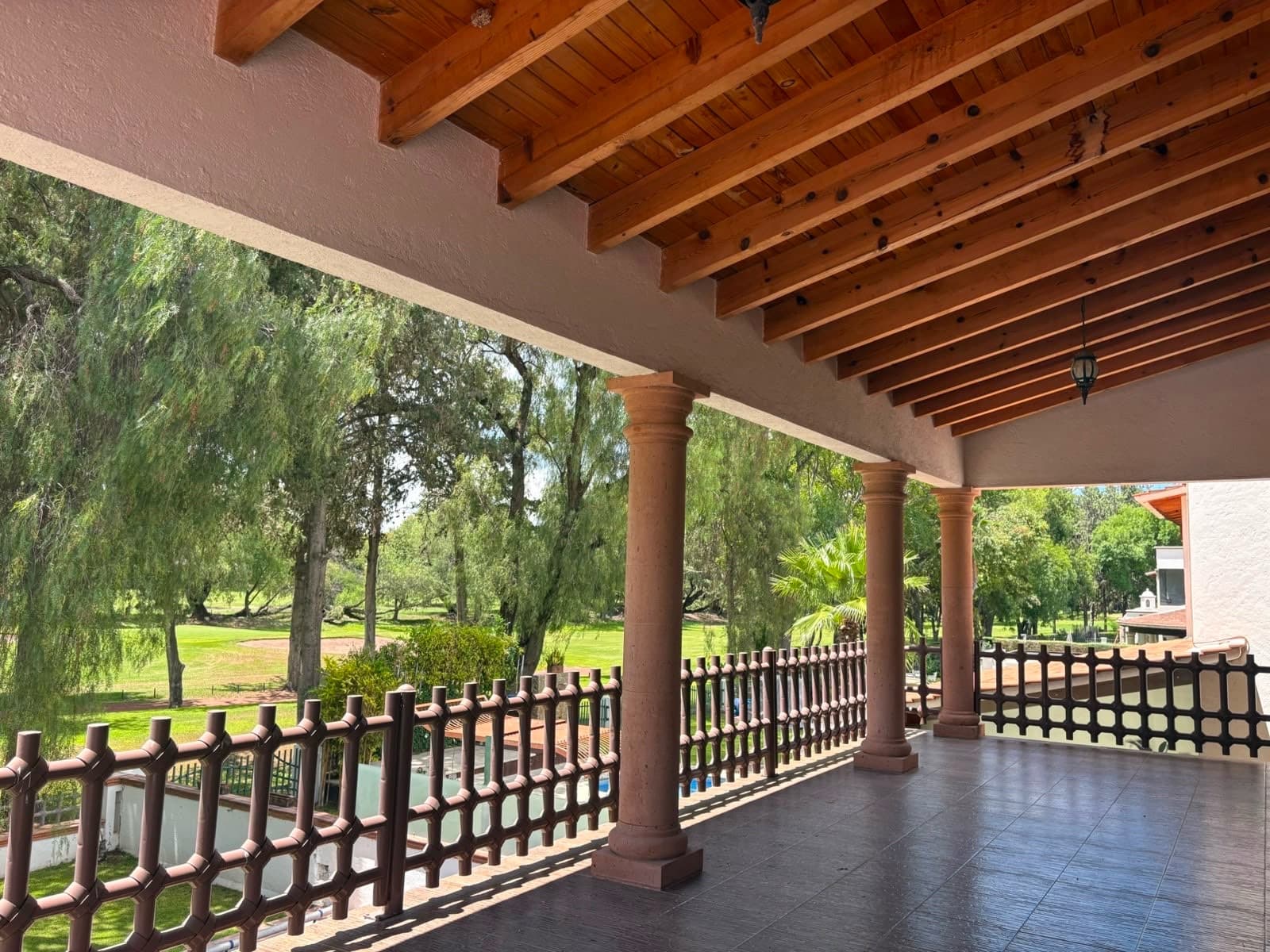 HOUSE FOR SALE AT THE TEQUISQUIAPAN GOLF CLUB, NEXT TO THE FAIRWAY