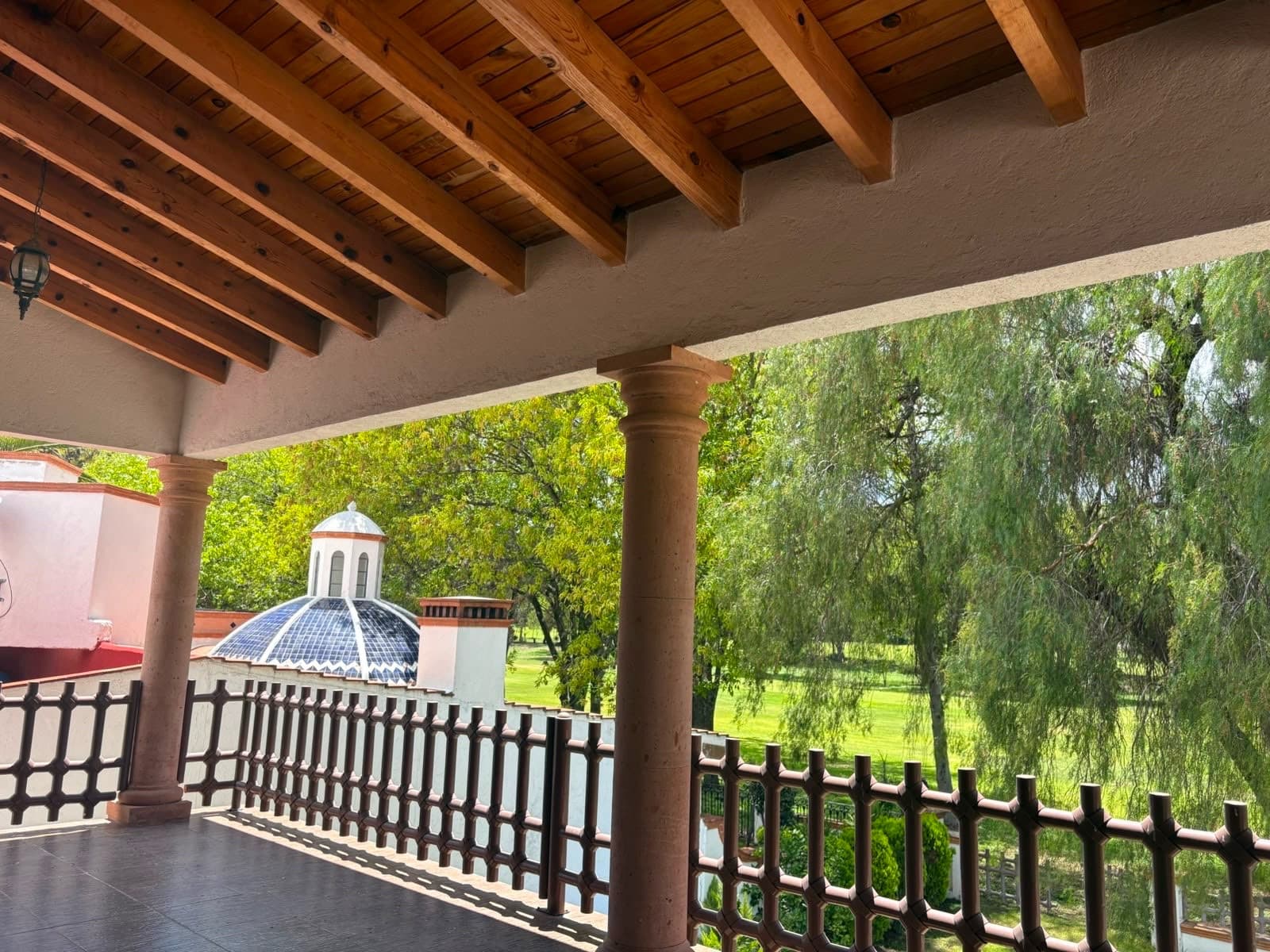 HOUSE FOR SALE AT THE TEQUISQUIAPAN GOLF CLUB, NEXT TO THE FAIRWAY