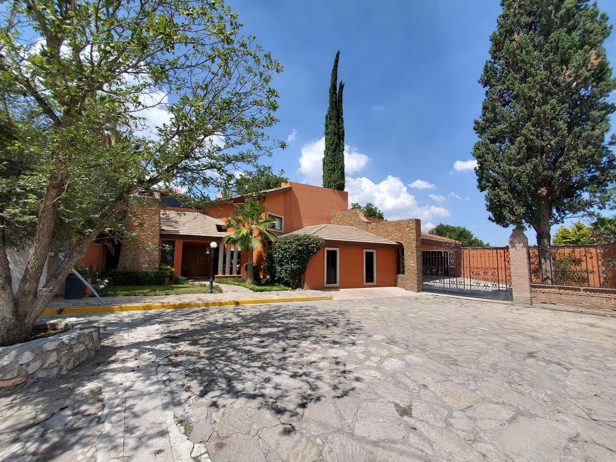 House - Residence for Sale in the Las Huertas Neighborhood, North of Saltillo