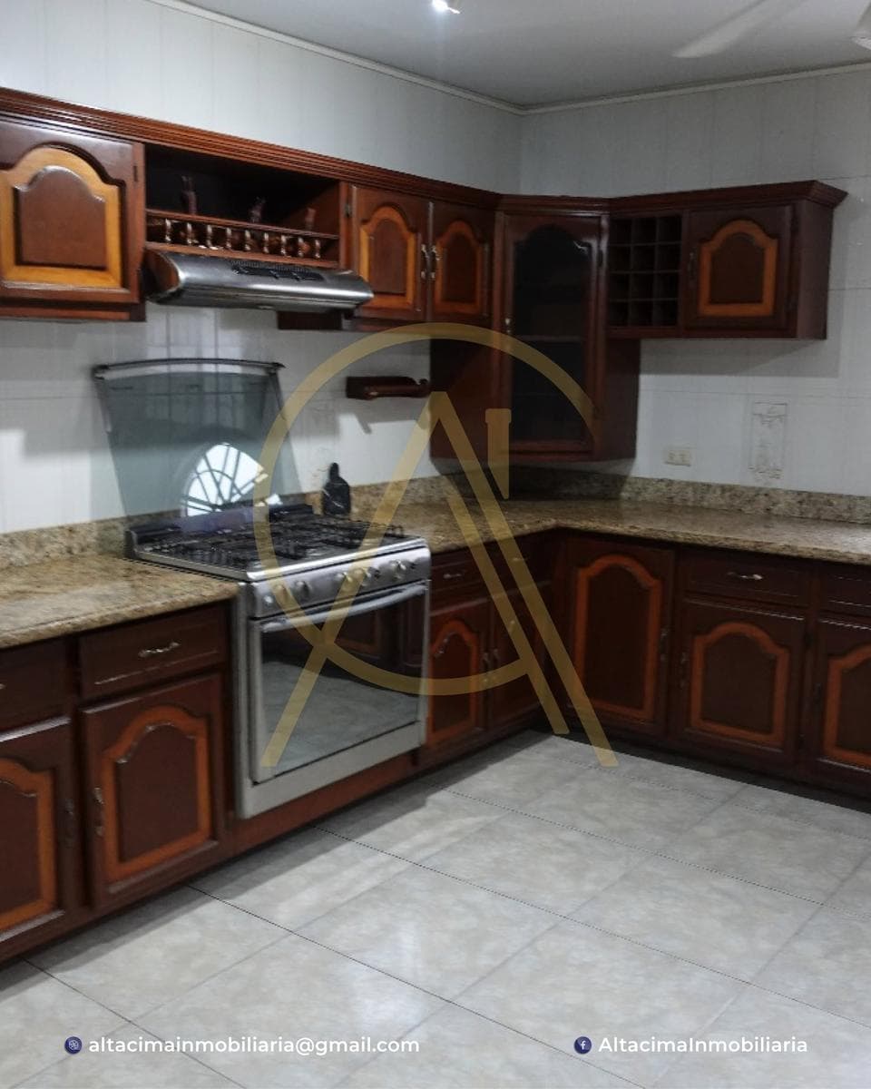 House in Lomas de Rosales