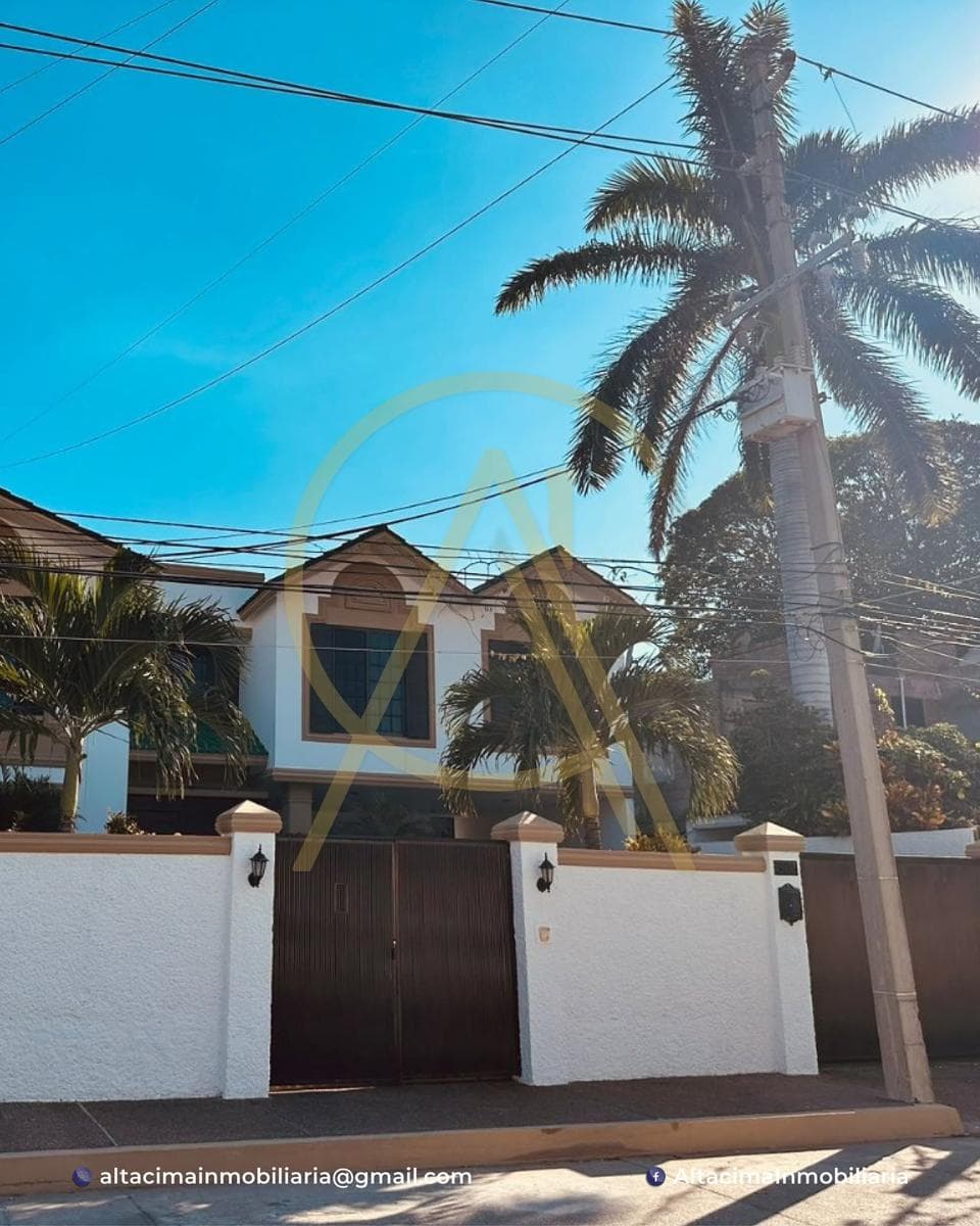 House in Lomas de Rosales