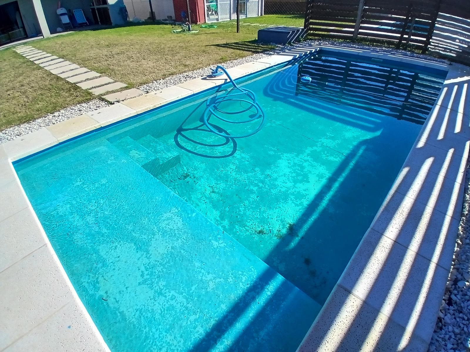 Imperdible Casa Moderna y funcional, con parque y pileta hormigón, barrio Los Tilos de Domselaar