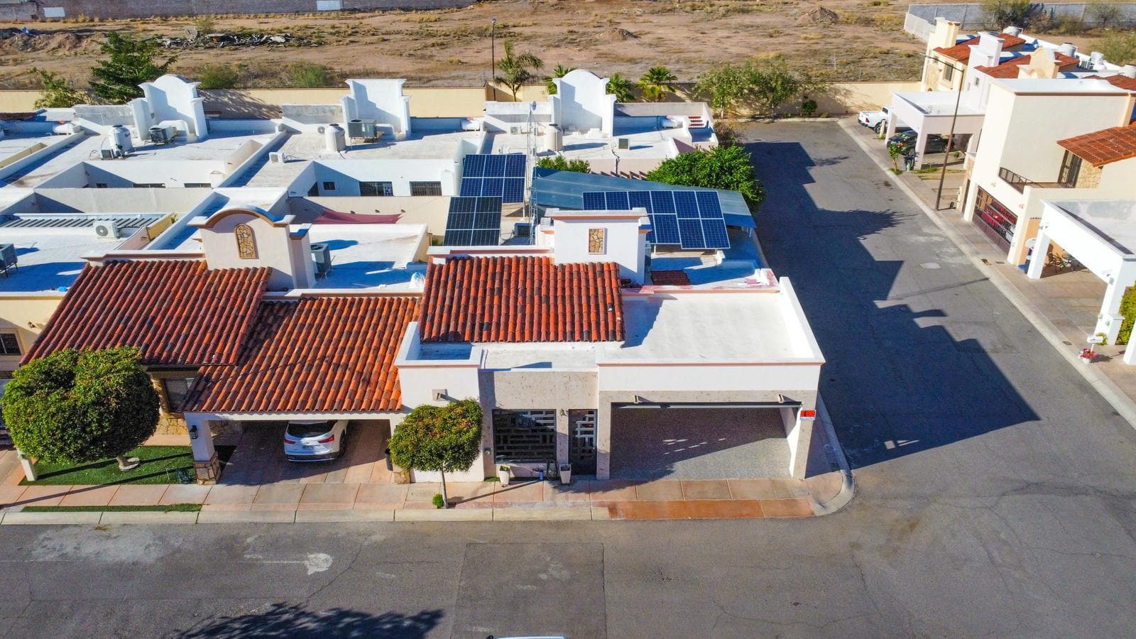 Single-story corner house for sale in El Conquistador