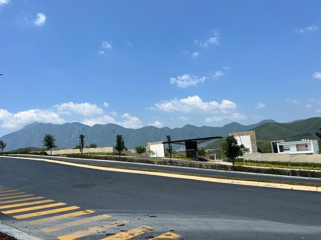 HOUSE FOR SALE IN SIERRA ALTA, 10TH SECTOR