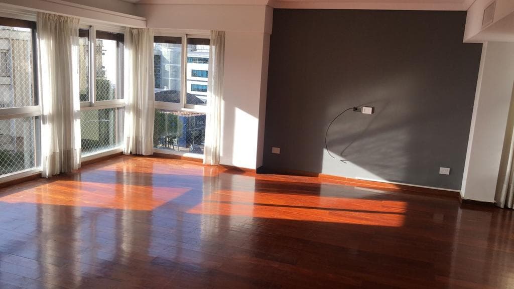 Annual Rental: 5-Bedroom Semi-Apartment on 5th Floor on Av. Libertador, Olivos, Vicente López