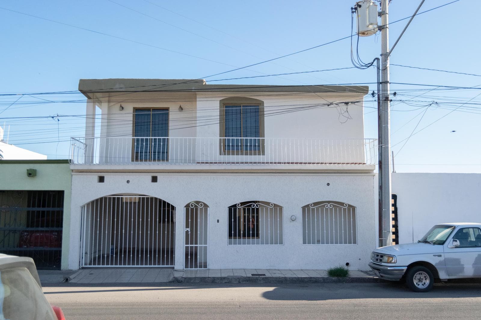 Spacious house for rent in Colonia Paseo del Sol. Excellent, central location in the western part of the city.