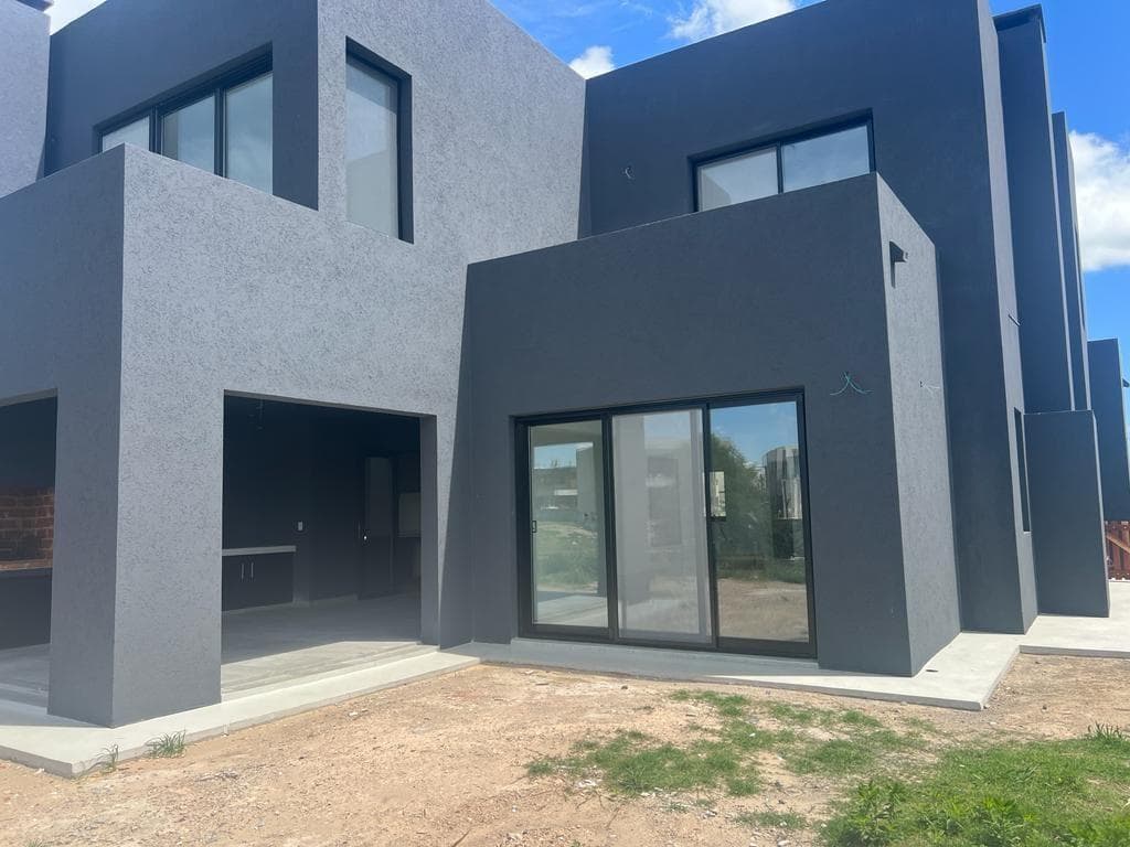 House for Sale in El Canal, Dique Luján, Tigre