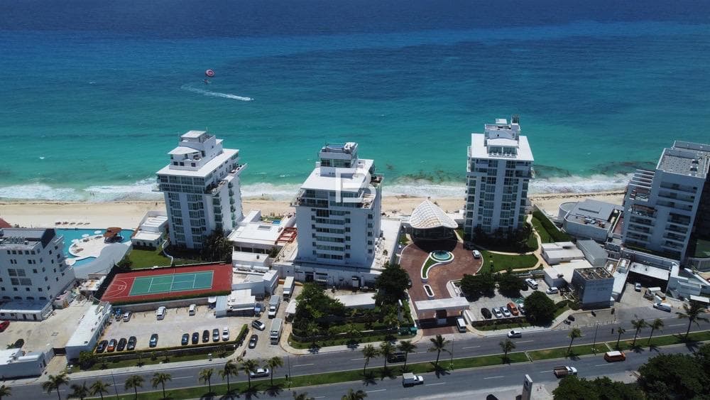 Hotel Zone: Oceanfront Apartment for Vacation Rentals, 6,000,000