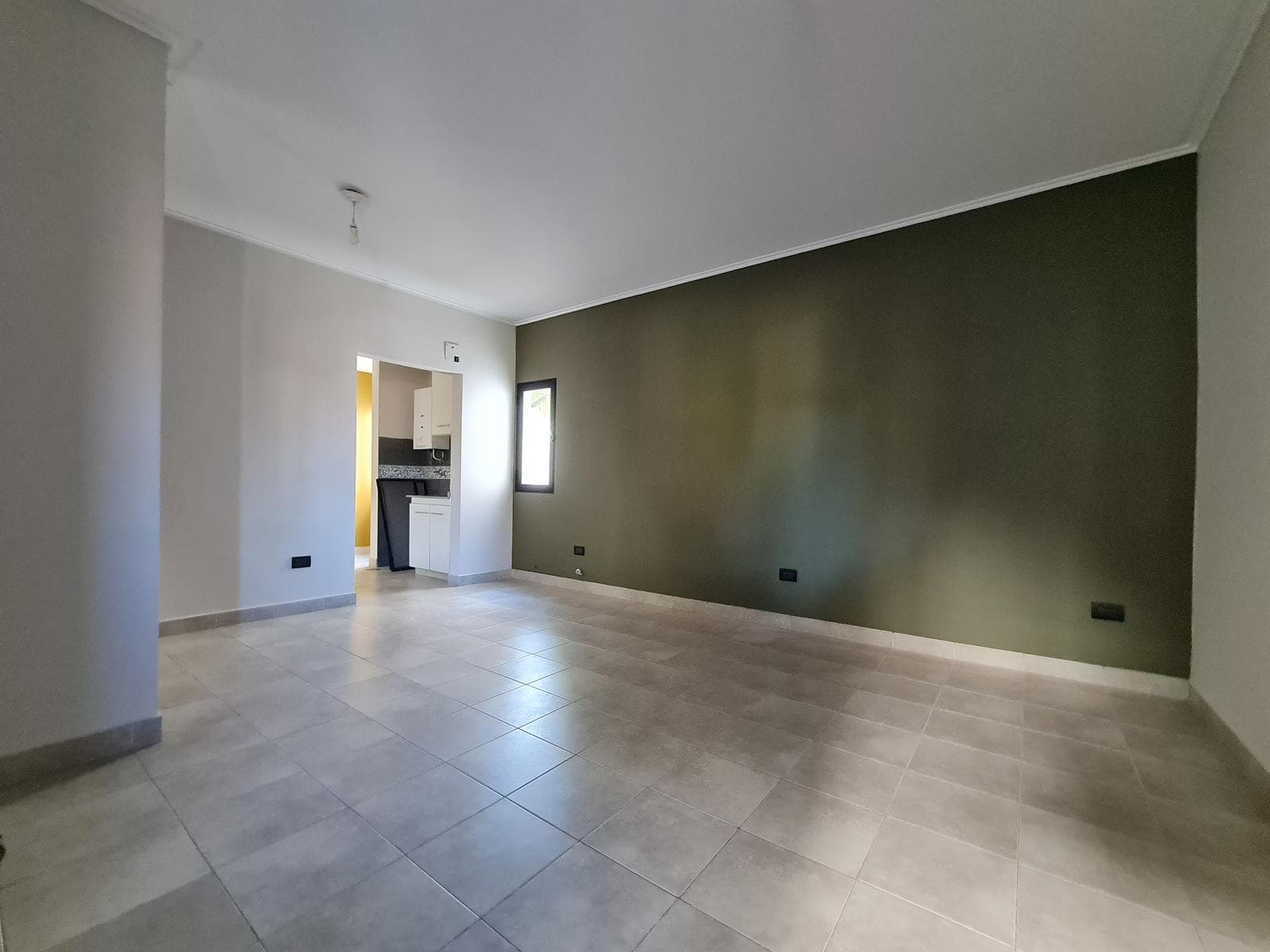 Gran Estar Comedor, Cocina Lavadero Independiente, un Baño con Bañera, Dormitorio con Placard