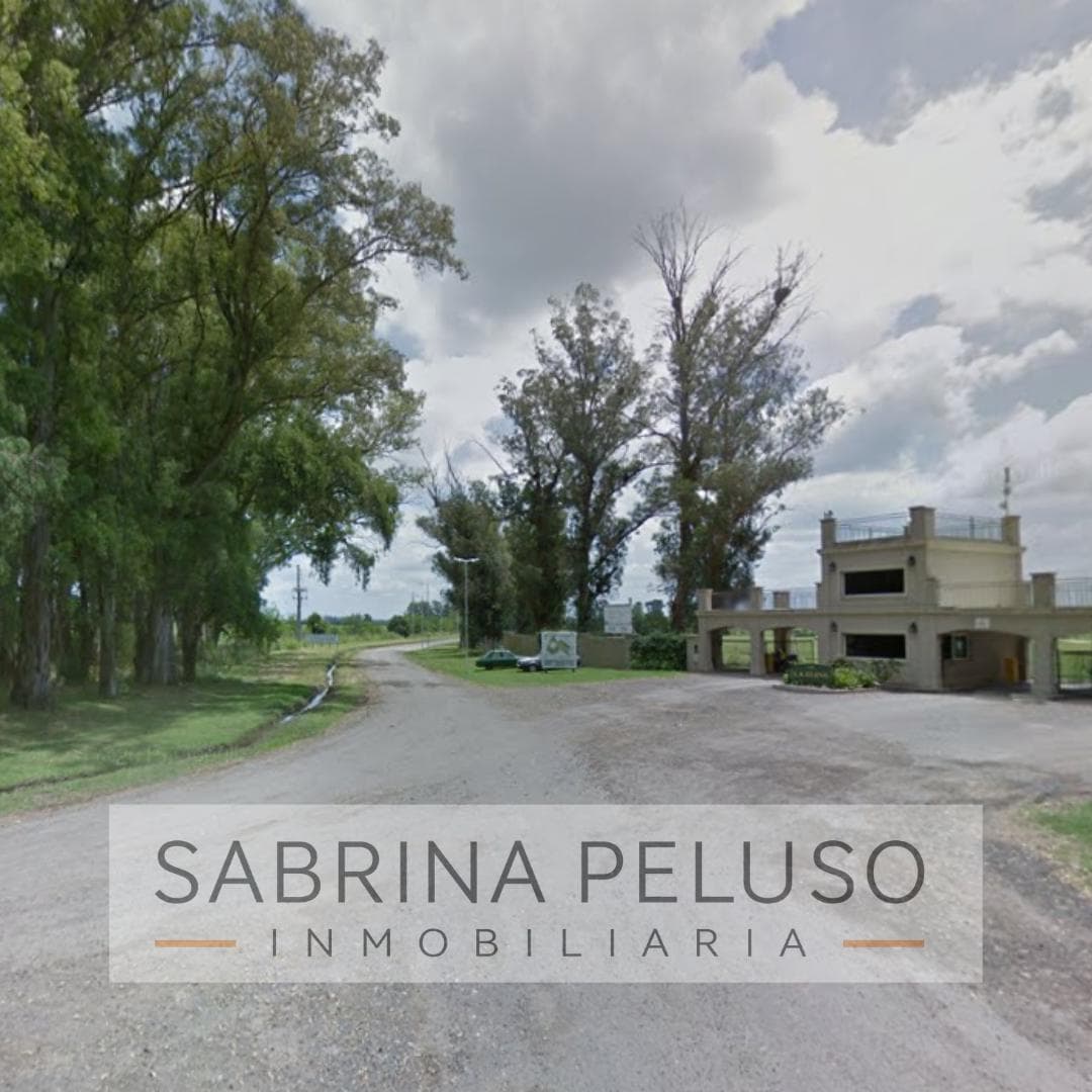 FOR SALE: 4-room house in Club de Campo La Elina, Luján Region