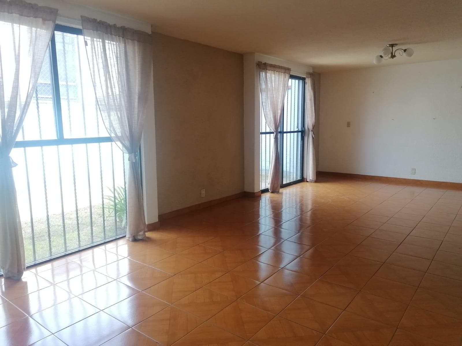 FOR SALE/RENT: HOUSE IN COLINA DE LAS TERMAS, BOULEVARES