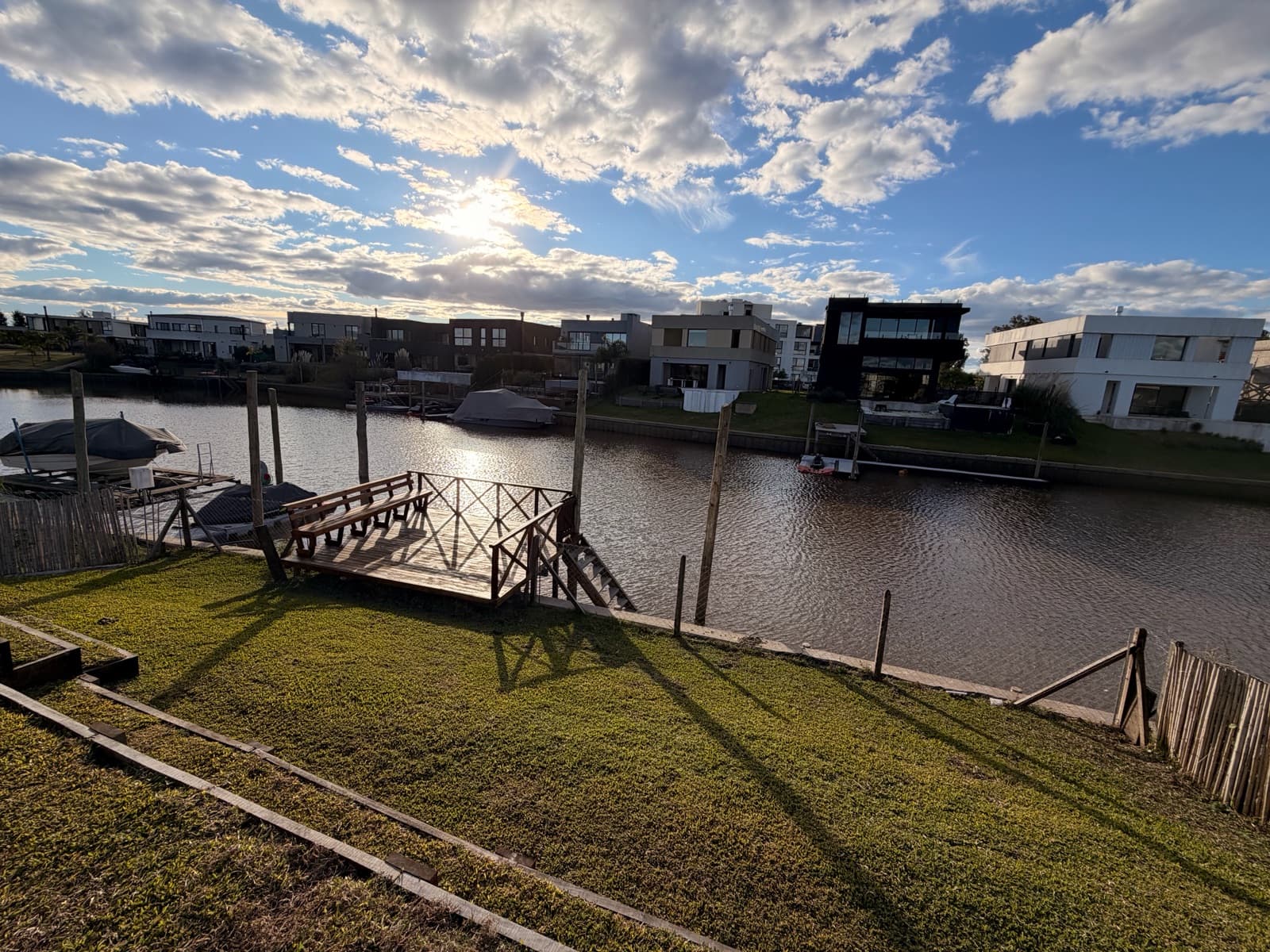 House for Sale and Rent with River Mooring in the Canal Villanueva Tigre Nautical Neighborhood