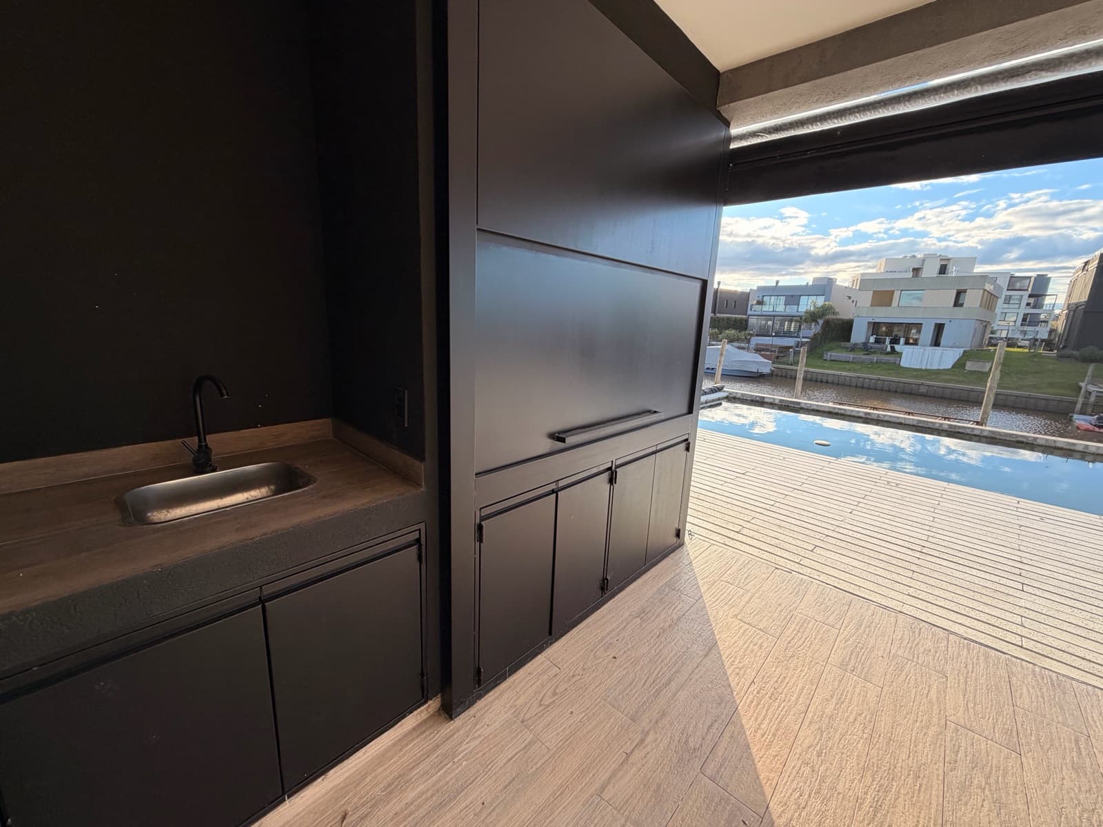 House for Sale and Rent with River Mooring in the Canal Villanueva Tigre Nautical Neighborhood